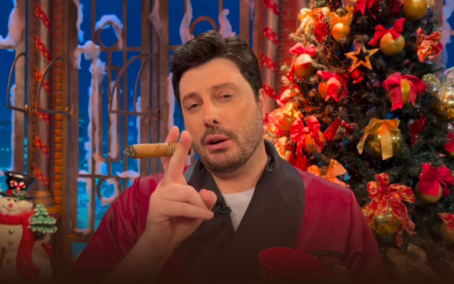 Danilo Gentili fica no SBT em 2025